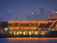 黑卡夜景之美（用黑卡捕捉城市夜晚的绚丽光影）